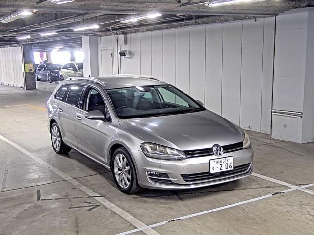 332 Volkswagen Golf variant AUCHP 2015 г. (ZIP Osaka)